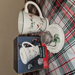 Pfaltzgraff Winterberry Mug with Tea Infuser